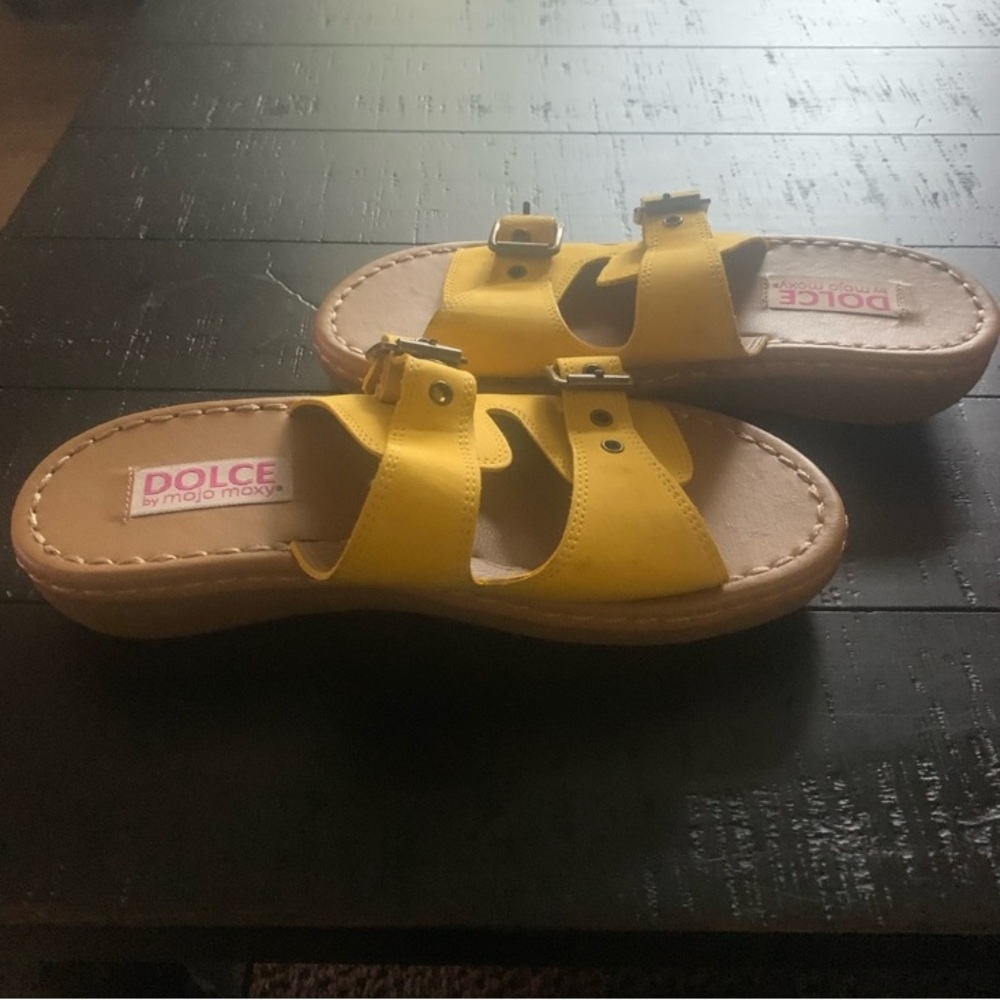 Excellent Preowned Condition Dolce Sandals Size 6.5.